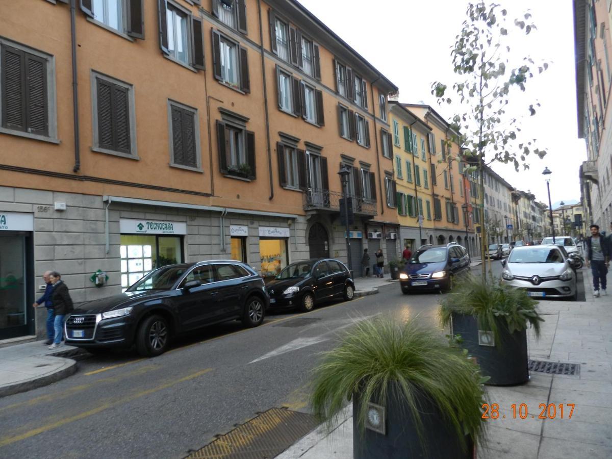 Bergamo Center Apartment Bagian luar foto